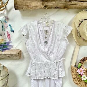 Beautiful eyelit crochet ruffled boho blouse/cover up w prairie beach vibe